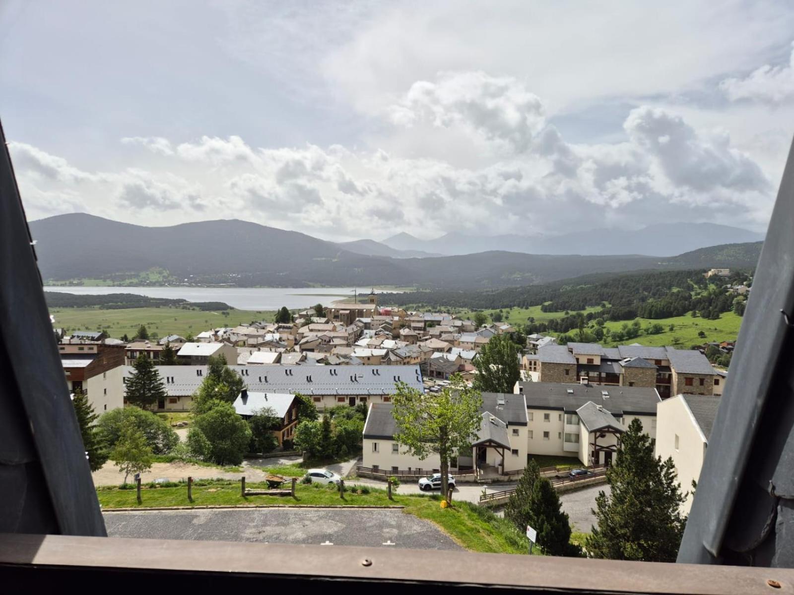 Studio Avec Loggia Les Angles - Superbe Vue Sur Lac Et Montagnes Bagian luar foto