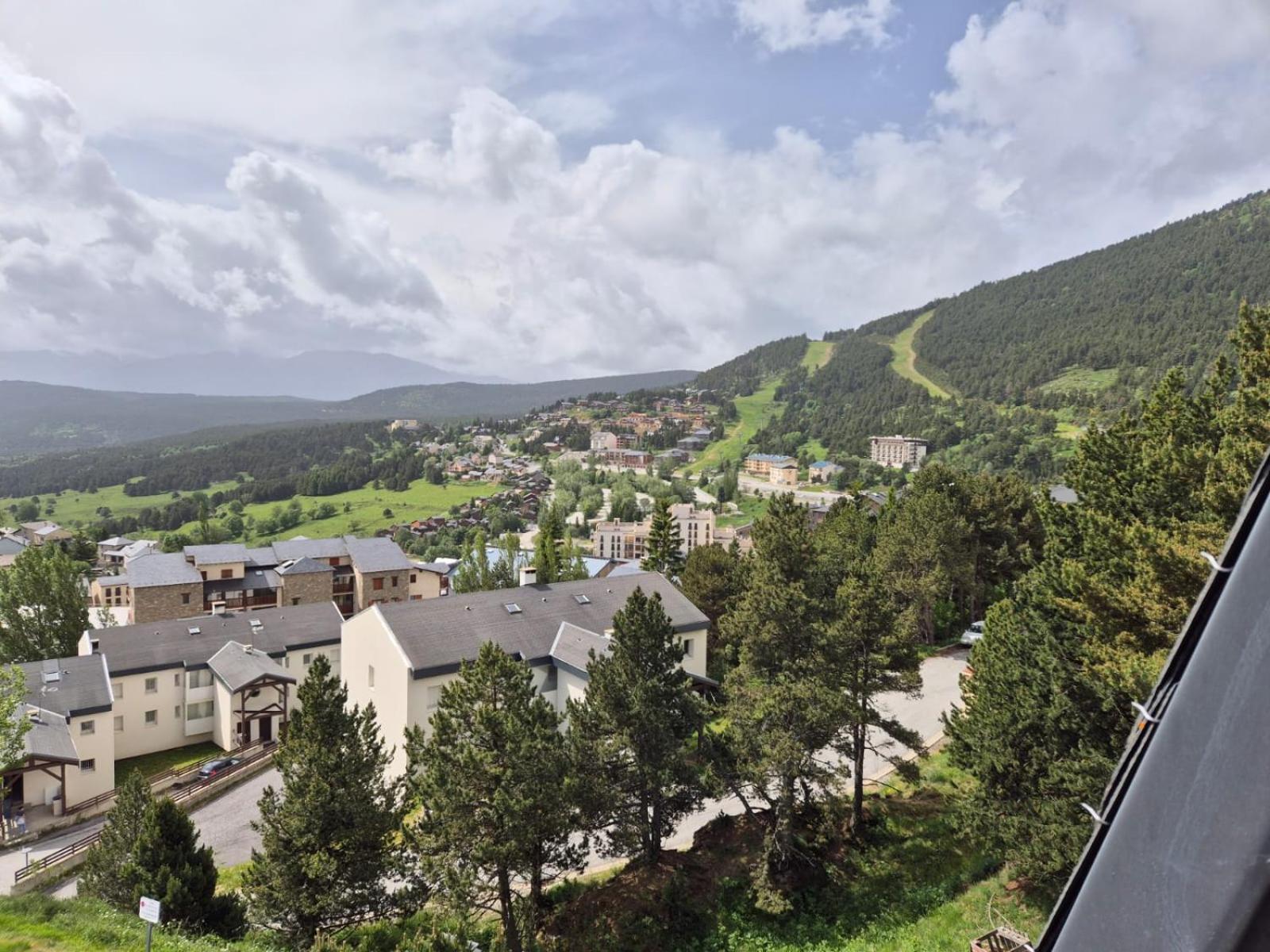 Studio Avec Loggia Les Angles - Superbe Vue Sur Lac Et Montagnes Bagian luar foto